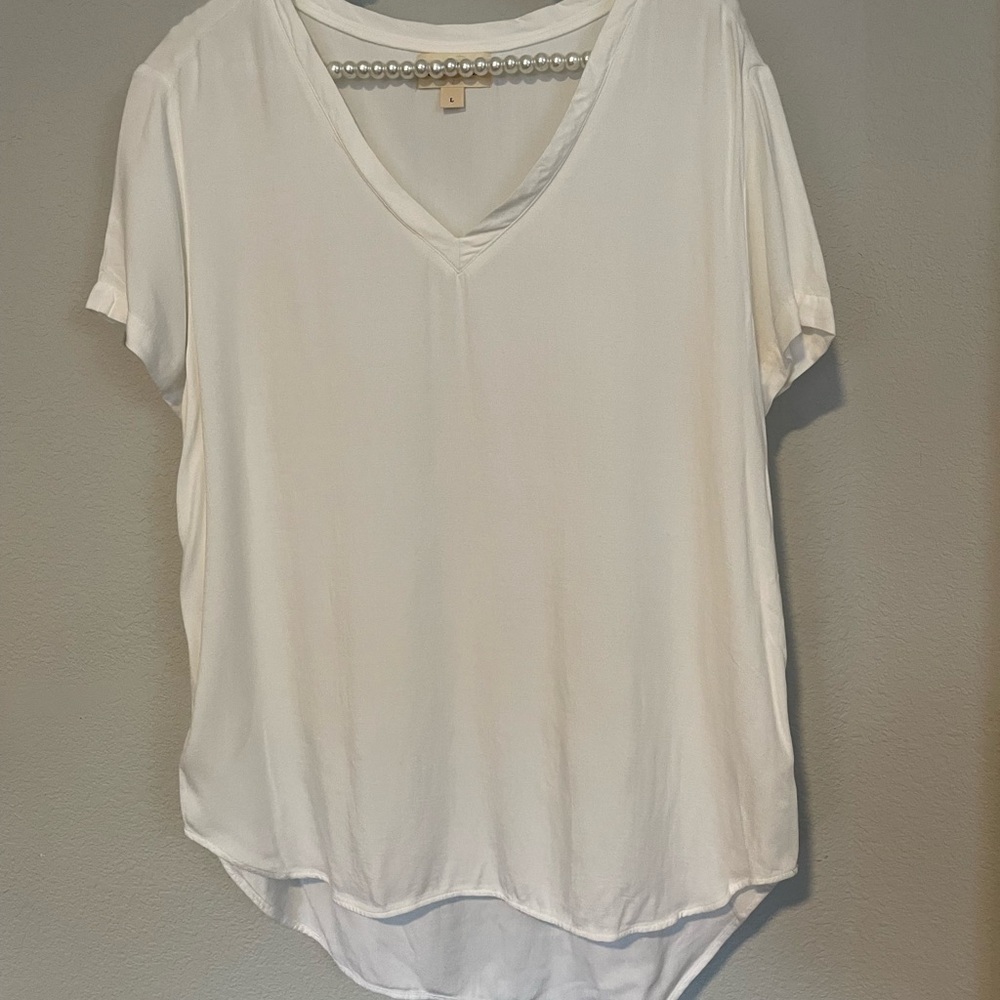 Cloth & Stone by Anthropologie White V-Neck Short Sleeve Top